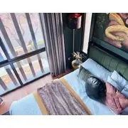 Jungle-themed Micro-apartment. Across From Tram Stop. Walk To Lonsdale St.