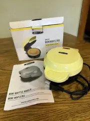 BELLA MINI SMILEY FACE WAFFLE MAKER PERSONAL SIZE YELLOW BRAND NEW IN BOX