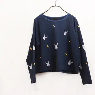 Rabbit Carrot / Long Sleeve Top Sweatshirt / Darkblue Navy