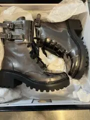 DKNY Womens BART Metallic Gunmetal Double Buckle Boot Size 5.5 NWT IN BOX