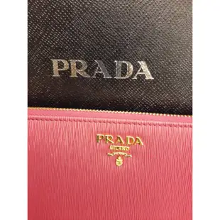 PRADA 桃紅 浮雕logo 長夾