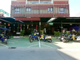 洛伊克羅基本路線飯店Basic Line Hotel at Loikroh