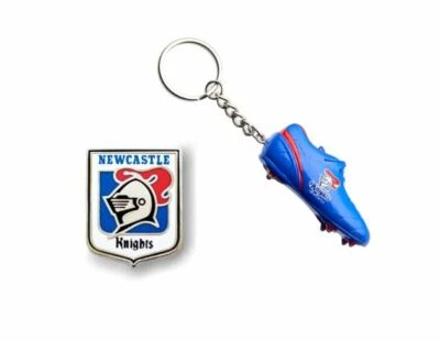 SET 2 NEWCASTLE KNIGHTS NRL TEAM HERITAGE LOGO PIN BADGE & RESIN BOOT KEYRING