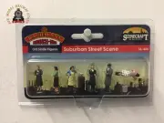 Bachmann 36-406 Suburban Street Scene (6) Figure Set - OO Gauge