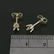 BRAND NEW 9ct white gold 375 4 Claw Stud Earrings Pair w Butterflies 3.7mm RE20