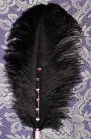 BEAUTIFUL BLACK FEATHER PEN w/PINK RHINESTONE HEARTS
