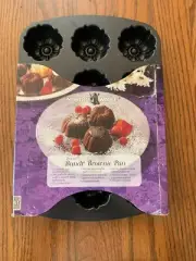 Nordic Ware Nordicware USA PRO CAST Bundt Fluted Muffin Pan Brownie Pan NEW