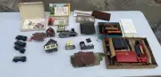 lot of 29 HO train car BACHMANN,TRACKS LOCOMOTIVES HOUSES collection track TL#1