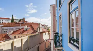 Alfama St George Castle District Fabulous 3 Bedrooms 2 Bathrooms AC Balcony 1st floor Apartment 19th