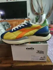 Diadora Men's Mercury Elite Size 9.5 Yellow Old Gold