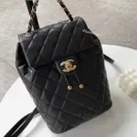 ✈️精品代購✈️ 全新真品 CHANEL 24S 黑色 荔枝牛皮 淡金扣 菱格 翻蓋 束口 大款 後背包 AS4059