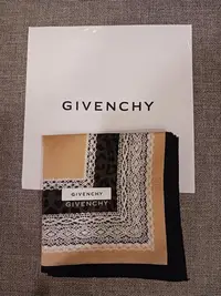 在飛比找Yahoo!奇摩拍賣優惠-紀梵希GIVENCHY 日本製 仕女手帕／方巾