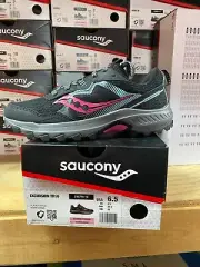 Women's - Saucony - Excursion TR16 - Black / Fuchsia