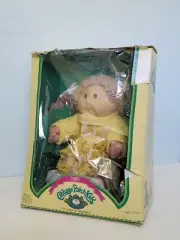 RARE VTG Cabbage Patch Doll Blonde Hair Green Eyes Cheerleader Poms 1985 IN BOX