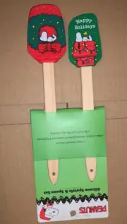 PEANUTS SNOOPY CHRISTMAS WREATH 2 PIECE SPOON & SPATULA NEW