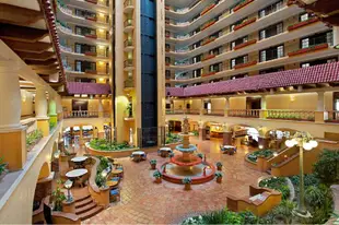 Embassy Suites by Hilton Kansas City Plaza