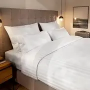 Hemi Home Duvet Cover Set White - Hotel Quality Ultra Soft Luxurious Wrinkle Resistant Satin Stripe Bed Duvets Cover Sets with 2 Pillowcases Super Soft Poly Cotton Blend (Double 180 cm x 210 cm)