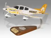 Cirrus SR22 Desk Wood Airplane New Model Small Scale 1/48