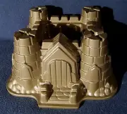 Nordic Ware - Castle Bundt Cake Pan - Heavy Duty - Non Stick Coating - New