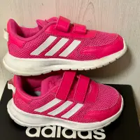 在飛比找蝦皮購物優惠-adidas 愛迪達 桃紅慢跑鞋（9C，15.5cm)