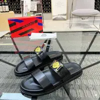 在飛比找Yahoo!奇摩拍賣優惠-新品VERSACE  拖鞋男2023夏季皮防滑涼鞋沙灘外穿休