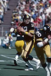 Quarterback Terry Bradshaw Pittsburgh Steelers drops back to pass - Old Photo 7