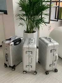 在飛比找Yahoo!奇摩拍賣優惠-rimowa 經典款925 銀色 登機箱