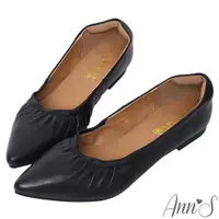 在飛比找ETMall東森購物網優惠-Ann’S抓皺造型尖頭超軟全真皮平底鞋-黑