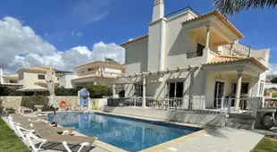 Luxurious Villa in Albufeira with Swimming Pool
