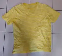 在飛比找Yahoo!奇摩拍賣優惠-9成新 bossini 黃色 美式 條紋 男 上衣 T恤 附
