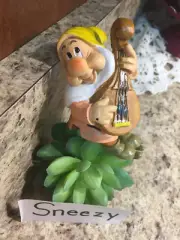 Disney Parks Snow White's Seven Dwarfs "SNEEZY" 4" Pot Hanger Resin Hugger U98