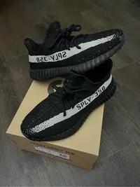 在飛比找Yahoo!奇摩拍賣優惠-Adidas Yeezy 350 V2 黑白US9.5