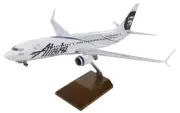 Skymarks SKR8246 Alaska Airlines Boeing 737-800 Desk Top 1/100 Model AV Airplane