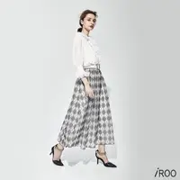 在飛比找momo購物網優惠-【iROO】圖騰刺繡烏干長裙