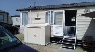 Holiday home to let at seashore GT Yarmouth