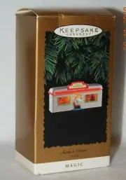~SANTA'S DINER~ HALLMARK KEEPSAKE MAGIC ORNAMENT FEATURES LIGHT 1995 NIB