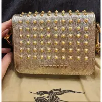 在飛比找蝦皮購物優惠-⚘ Burberry Berkeley Studded Cr