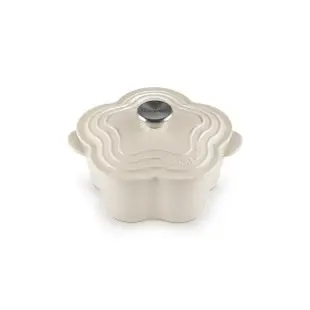 【Le Creuset】琺瑯鑄鐵鍋山茶花鍋 20cm(杏仁奶茶-鋼頭-內鍋白)