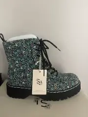New with Box Sincerely Jules Combat Boots Black Floral Harley Size Selects