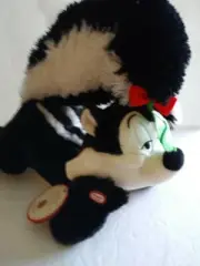 Hallmark Pepe Le Pew UNDER THE MISTLETOE Talking Plush