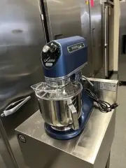 Waring Luna WSM7L 7 Qt. Tilt Head Countertop Mixer with Guard and Standard Acces