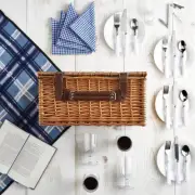 Cute Trendy VonShef 4 Person Wicker Picnic Basket - Brand NWT ! :)