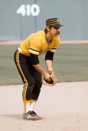 Phil Garner Pittsburgh Pirates in action v the New York Mets at an- Old Photo 1