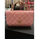 【CHANEL 香奈兒】經典仿舊雙C LOGO菱格粒紋牛皮WOC手提/斜背包粉紅色