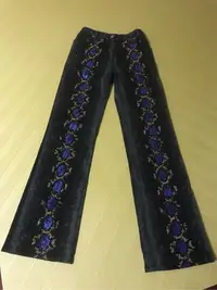 在飛比找Yahoo!奇摩拍賣優惠-Versace 凡賽斯 蛇紋水鑽牛仔褲