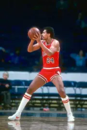 Reggie Theus of the Chicago Bulls 1981 Basketball Photo 2