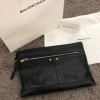 在飛比找蝦皮購物優惠-BALENCIAGA正品機車包男女用手拿包