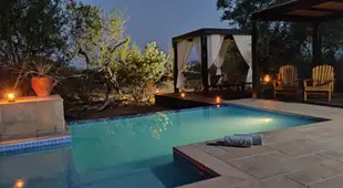 THE BAOBAB BUSH LODGE, no self catering, tv in lapa