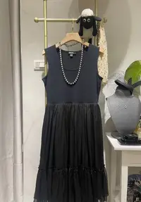 在飛比找Yahoo!奇摩拍賣優惠-DKNY 絲質連身洋裝
