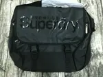 跩狗嚴選 正品 極度乾燥 SUPERDRY 黑色 防水 側背包 手提包 15吋 筆電包 多夾層 背包 郵差包 書包 公事包